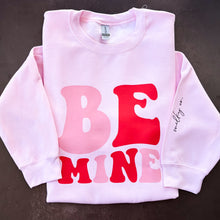 Cargar imagen en el visor de la galería, Be Mine Sudadera