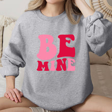 Cargar imagen en el visor de la galería, Be Mine Sudadera