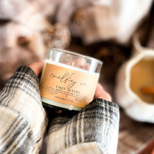 Cargar imagen en el visor de la galería, Cozy Season Vela Aromática
