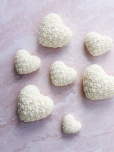 Cargar imagen en el visor de la galería, Flower Heart Vela Escultural Aromática