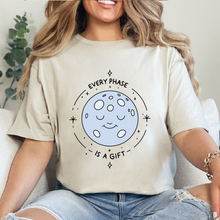 Cargar imagen en el visor de la galería, Every phase is a gift Playera