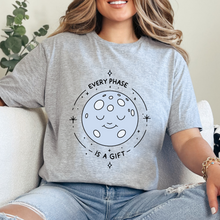 Cargar imagen en el visor de la galería, Every phase is a gift Playera