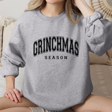Cargar imagen en el visor de la galería, Grinchmas Season Sudadera