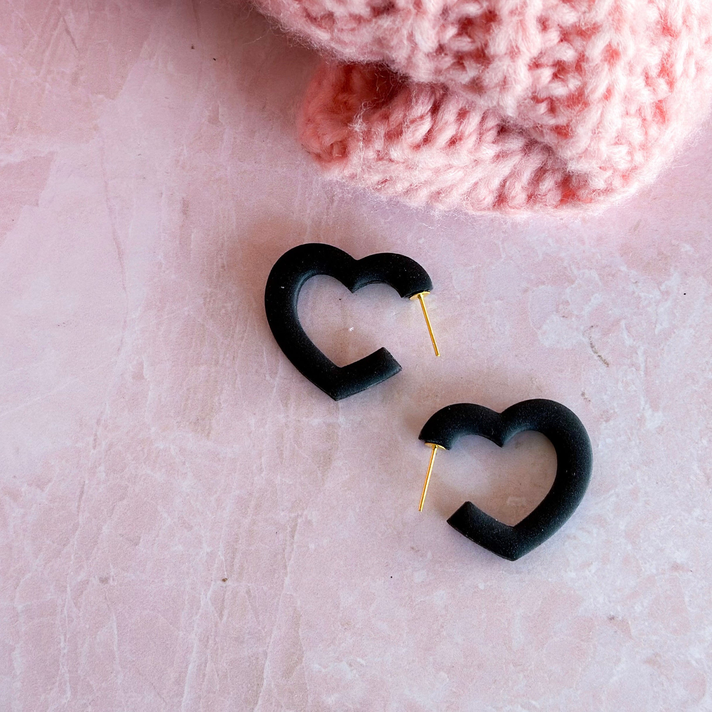 arracadas-de-coraz-n-negras-aretes-milky-co