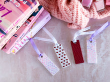 Cargar imagen en el visor de la galería, Love is in the air - Separador de Libros / Bookmark