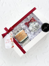 Cargar imagen en el visor de la galería, Candle & Kisses Gift Box