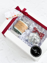Cargar imagen en el visor de la galería, Candle & Kisses Gift Box