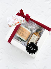 Cargar imagen en el visor de la galería, Candle & Room Spray Gift Box