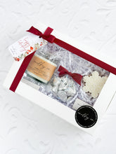 Cargar imagen en el visor de la galería, Merry Gift Box