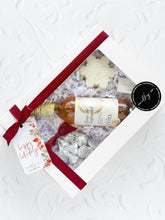 Cargar imagen en el visor de la galería, Cozy Christmas Gift Box