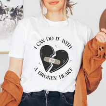 Cargar imagen en el visor de la galería, I can do it with a broken heart Taylor Playera
