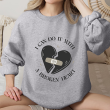 Cargar imagen en el visor de la galería, I can do it with a broken heart Sudadera