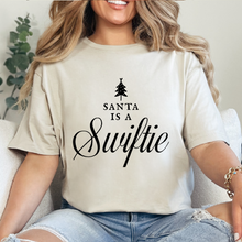 Cargar imagen en el visor de la galería, Santa is a Swiftie Playera