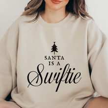 Cargar imagen en el visor de la galería, Santa is a swiftie Sudadera