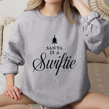 Cargar imagen en el visor de la galería, Santa is a swiftie Sudadera