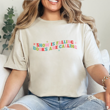 Cargar imagen en el visor de la galería, Snow is falling Playera