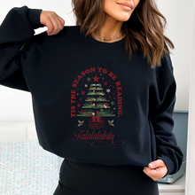 Cargar imagen en el visor de la galería, Tis the season to be reading Sudadera