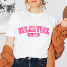 Cargar imagen en el visor de la galería, Valentine Vibes Playera