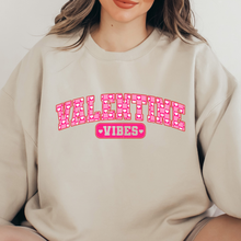 Cargar imagen en el visor de la galería, Valentine Vibes Sudadera