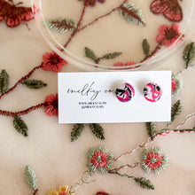 Cargar imagen en el visor de la galería, Circle stud Spring Print Aretes