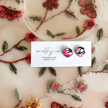 Cargar imagen en el visor de la galería, Circle stud Spring Print Aretes