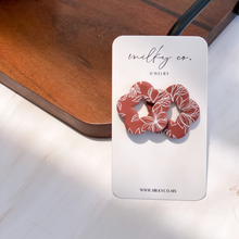 Cargar imagen en el visor de la galería, Flower Donut Aretes