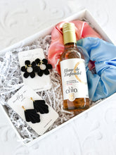 Cargar imagen en el visor de la galería, Girlfriend Gift Box