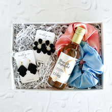 Cargar imagen en el visor de la galería, Girlfriend Gift Box