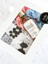 Cargar imagen en el visor de la galería, Girlfriend Gift Box