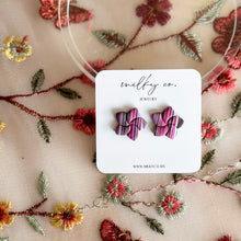 Cargar imagen en el visor de la galería, Pointed Flower Stripes Aretes