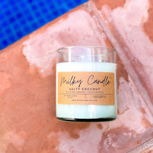 Cargar imagen en el visor de la galería, Milky Candle Co. Salty Coconut. Sal de mar, orquídea, y notas frutales. Verano coco. Playa. Relax.