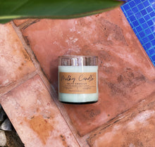 Cargar imagen en el visor de la galería, Milky Candle Co. Salty Coconut. Sal de mar, orquídea, y notas frutales. Verano coco. Playa. Relax.
