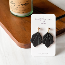 Cargar imagen en el visor de la galería, Mer grande Negro Matte Aretes