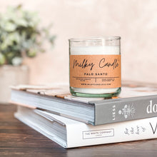 Cargar imagen en el visor de la galería, Milky Candle Co Vela Aromática Palo Santo. Aroma cálido y amaderado. Para relajarse y crear armonía. Soothing and woodsy.