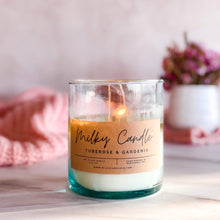 Cargar imagen en el visor de la galería, Milky Candle Co Vela Aromática Tuberose y Gardenia aroma floral y elegante. Floral French Elegance