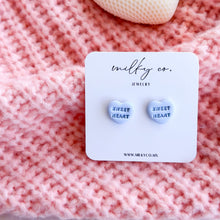 Cargar imagen en el visor de la galería, Regalo Vela y Aretes