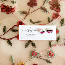 Cargar imagen en el visor de la galería, Mini Heart Spring Print Aretes