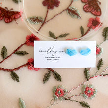 Cargar imagen en el visor de la galería, Mini Heart Mármol Azul Aretes