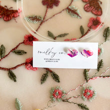 Cargar imagen en el visor de la galería, Mini Heart Spring Print Aretes