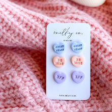 Cargar imagen en el visor de la galería, Pack de Tres Conversation Heart Aretes