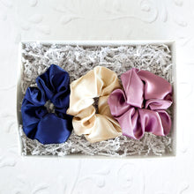 Cargar imagen en el visor de la galería, Scrunchies Gift Box