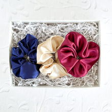 Cargar imagen en el visor de la galería, Scrunchies Gift Box