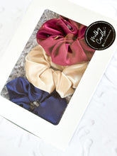 Cargar imagen en el visor de la galería, Scrunchies Gift Box