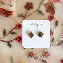 Cargar imagen en el visor de la galería, Small Diamond Gold Marble Aretes