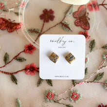 Cargar imagen en el visor de la galería, Small Diamond Gold Marble Aretes