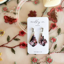 Cargar imagen en el visor de la galería, Sofia Grande Pink & Black Marble Aretes