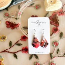 Cargar imagen en el visor de la galería, Sofia Grande Pink & Black Marble Aretes