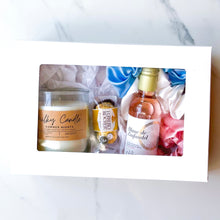 Cargar imagen en el visor de la galería, Wine Gift box caja de regalo milky candle co aroma aromatizante ocasión especial 3. Vino wine, Chocolate, scrunchies, vela, candle