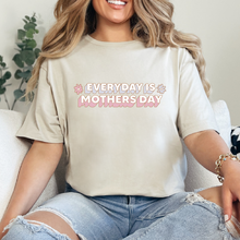 Cargar imagen en el visor de la galería, Everyday is mothers day Playera
