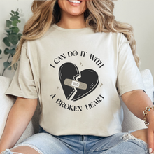 Cargar imagen en el visor de la galería, I can do it with a broken heart Taylor Playera
